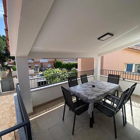 Family Beach Apartments Peroj Dış mekan fotoğraf