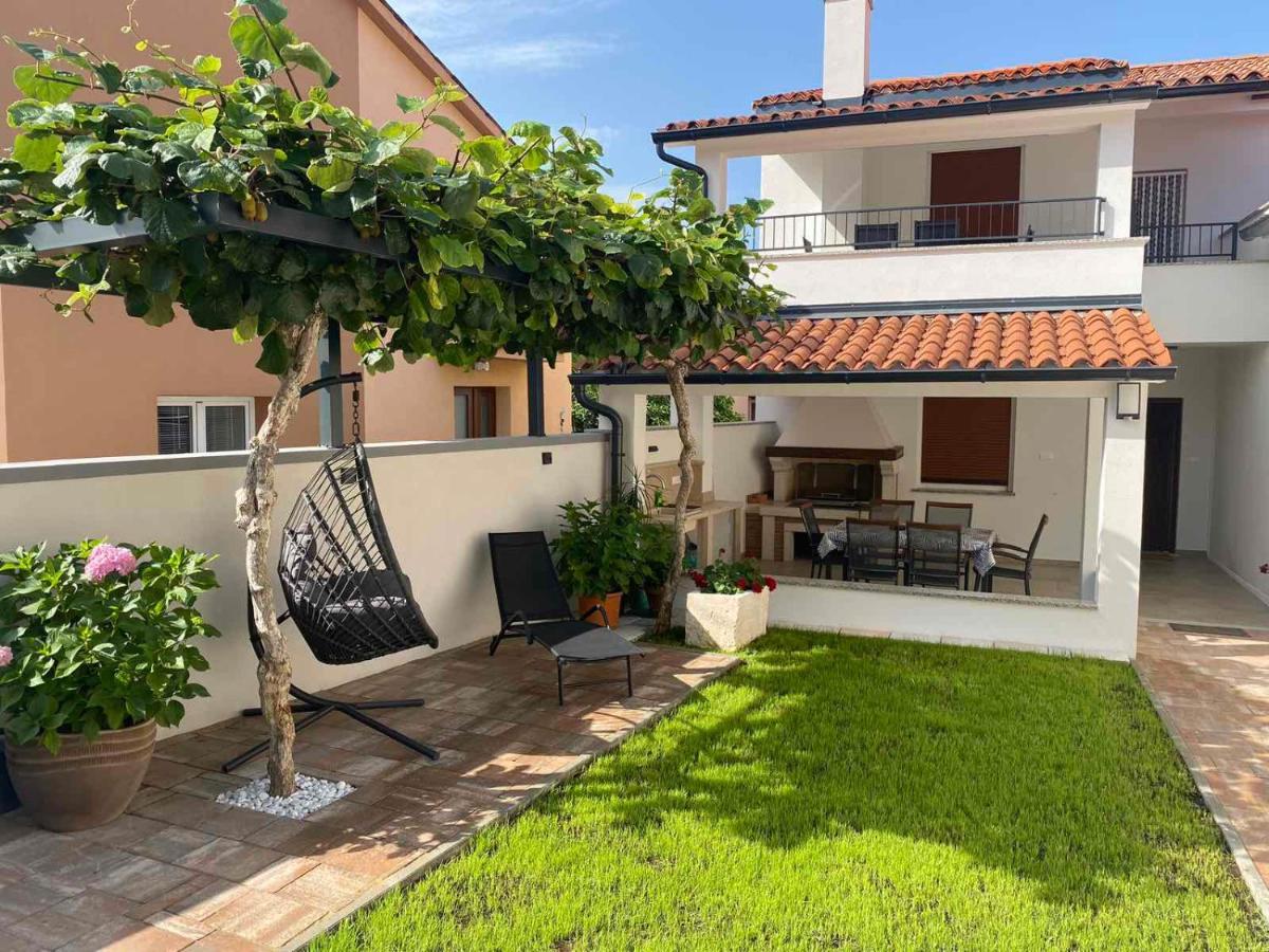 Family Beach Apartments Peroj Dış mekan fotoğraf