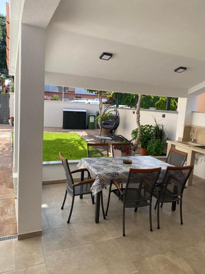 Family Beach Apartments Peroj Dış mekan fotoğraf