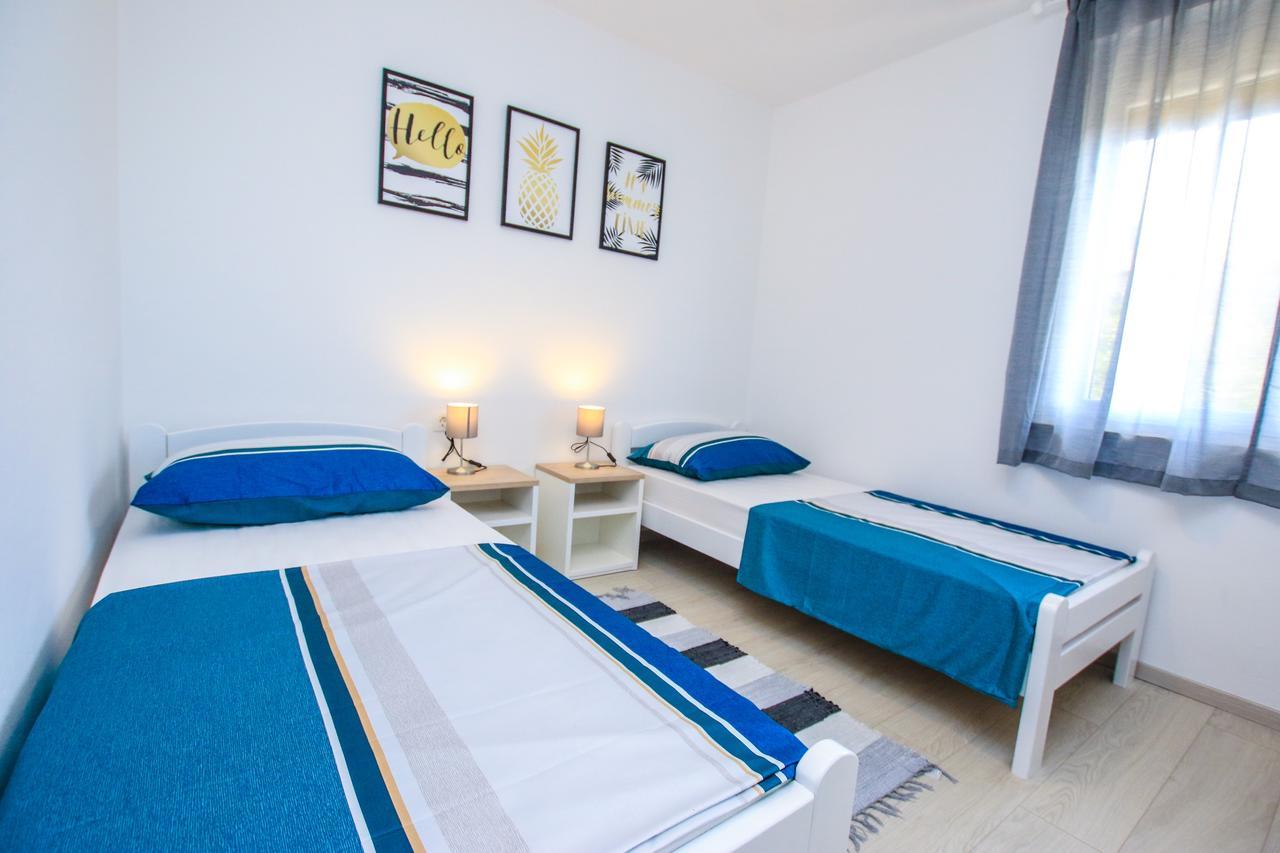 Family Beach Apartments Peroj Dış mekan fotoğraf