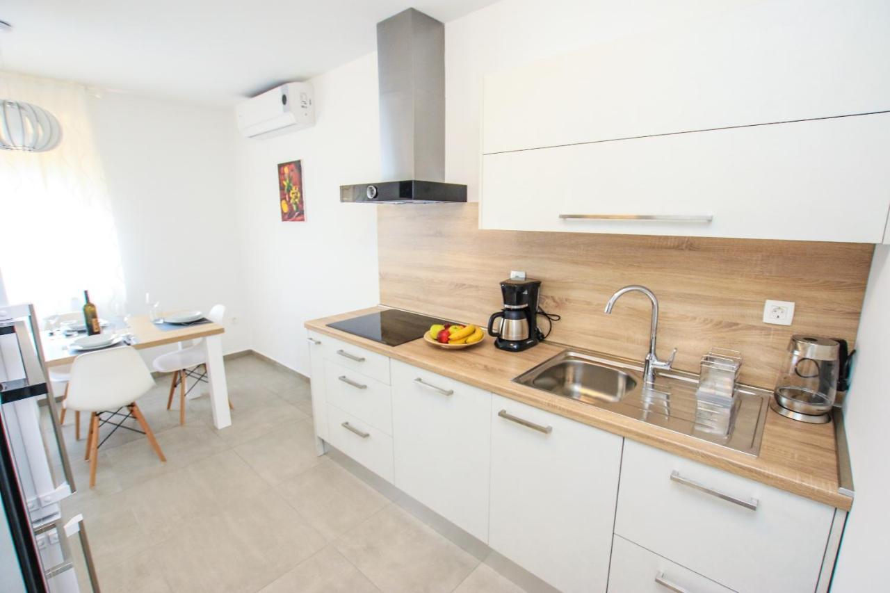 Family Beach Apartments Peroj Dış mekan fotoğraf